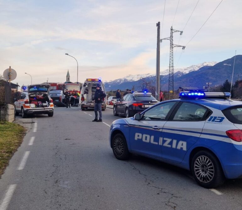 Montagna in Valtellina. Si ribalta un'auto, tre feriti 1 PHOTO 2025 12 20 16 17 46
