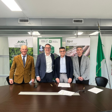 Energia pulita e sviluppo dei territori montani: firmato il nuovo Protocollo d’Intesa tra AIEL, ERSAF, FIPER e UNCEM