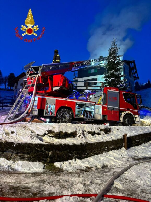 Incendio a Campodolcino, intervento dei Vigili del Fuoco nella notte 3 WhatsApp Image 2025 12 26 at 10.31.10