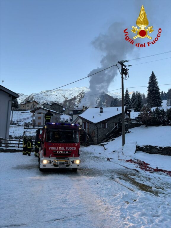 Incendio a Campodolcino, intervento dei Vigili del Fuoco nella notte 2 WhatsApp Image 2025 12 26 at 10.34.41