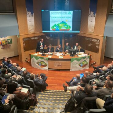 CONGRESSO NAZIONALE UNCEM: FIDUCIA E SPERANZA PER LA MONTAGNA CHE GUARDA ALLE CITTÀ E ALL’EUROPA PER AVERE FORZA E DIGNITÀ