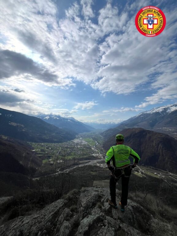 Forcola, quattro persone bloccate in una zona impervia: recuperate con l’elicottero Drago 1 CNSAS Forcola 1