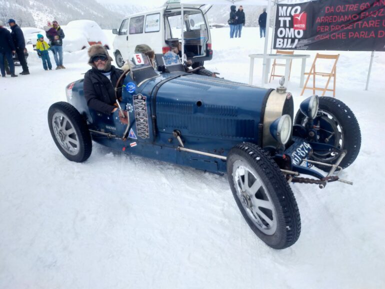 In corso oggi a Livigno “Alpi e Cavalli”: spettacolo tra cavalli, auto storiche e tradizione alpina 1 auto