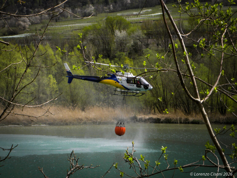 Incendio a Lovero, località Ronchetti. Domato grazie all'ausilio dell'elicottero 1 DSCN8239