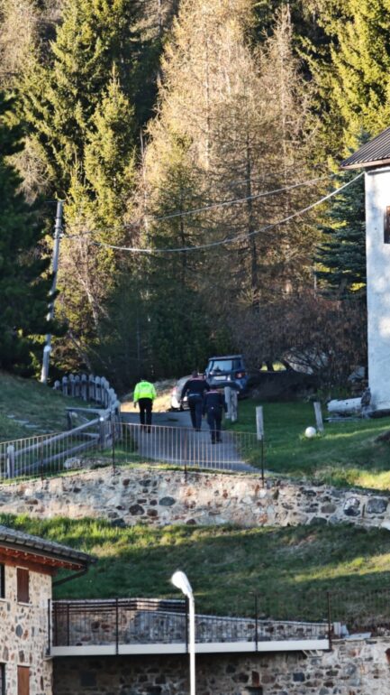 Trivigno, uomo muore dopo essere stato azzannato verosimilmente da un cane: intervento in zona montana 3 carabinieri cane