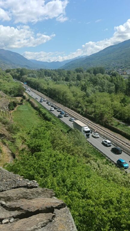 Traffico bloccato oggi a Sondrio: code sulla SS38 all’ingresso sud della città 1 image1