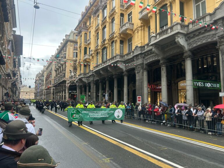 Adunata Alpini 2026: in corso la grande sfilata delle Penne Nere a Genova 1 alp
