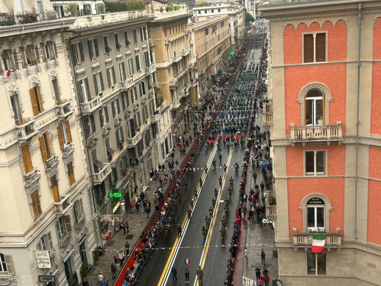 Adunata Alpini 2026: in corso la grande sfilata delle Penne Nere a Genova 3 alpini