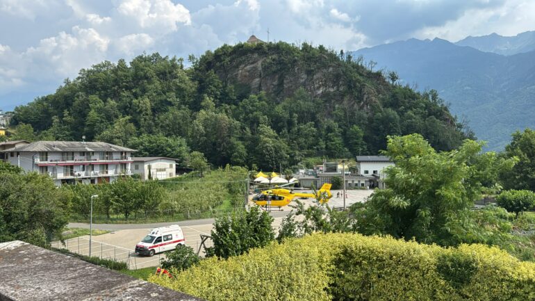 Malore a Tresivio, elisoccorso al piazzale del Crap 1 ELICOTTERO