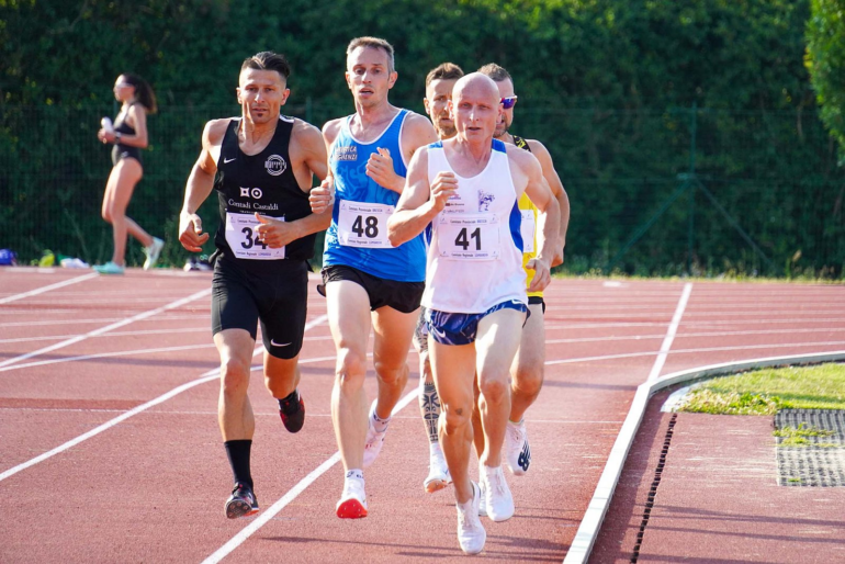 Riccardo Lerda conquista due titoli regionali Master: il portacolori del GP Valchiavenna domina 800 e 1500 metri a Brescia 1 Lerda gara