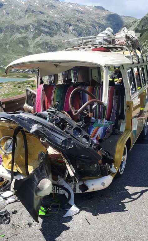 Incidente sulla SS36 a Madesimo: frontale tra moto e furgone, muore la passeggera. Le immagini dello schianto 1 incidente