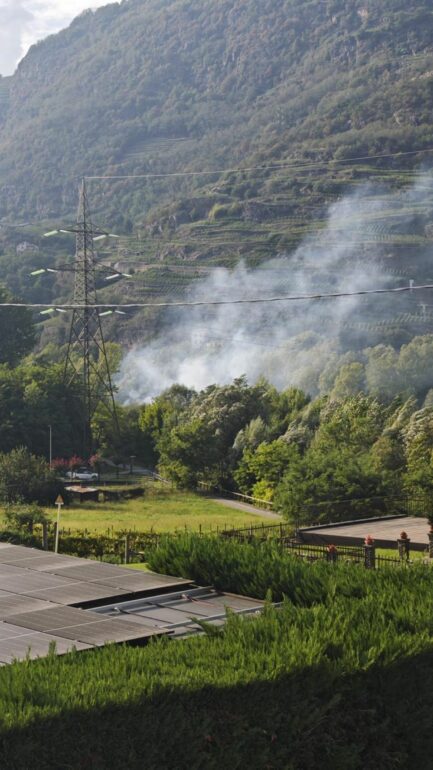 Fumo lungo il Sentiero Valtellina, nella zona della strada per Albosaggia 1 Senza titolo