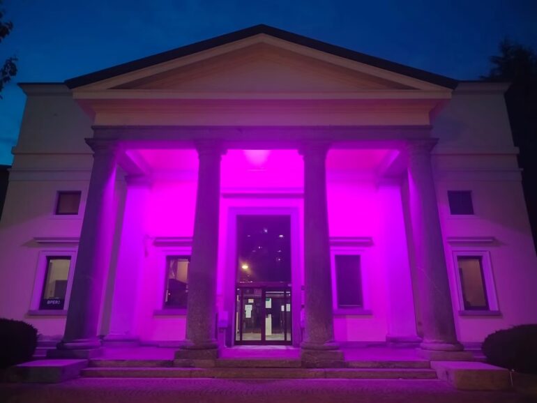 Sondrio, il Tempietto dell’ospedale si illumina di rosa per la prevenzione oncologica femminile 1 IMG 2254